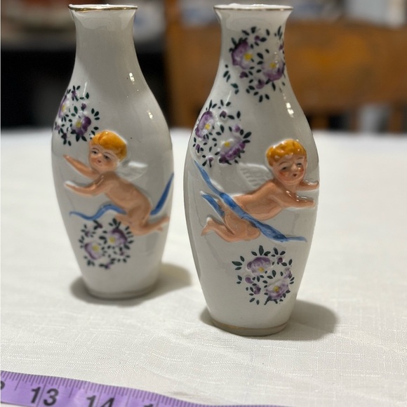 Vintage Charming Cherub Vases with Floral Accents - Picture 1 of 7
